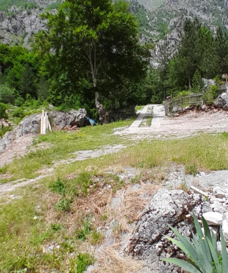 Bujtina Sherifaj Βαλμπόνα Πανδοχείο